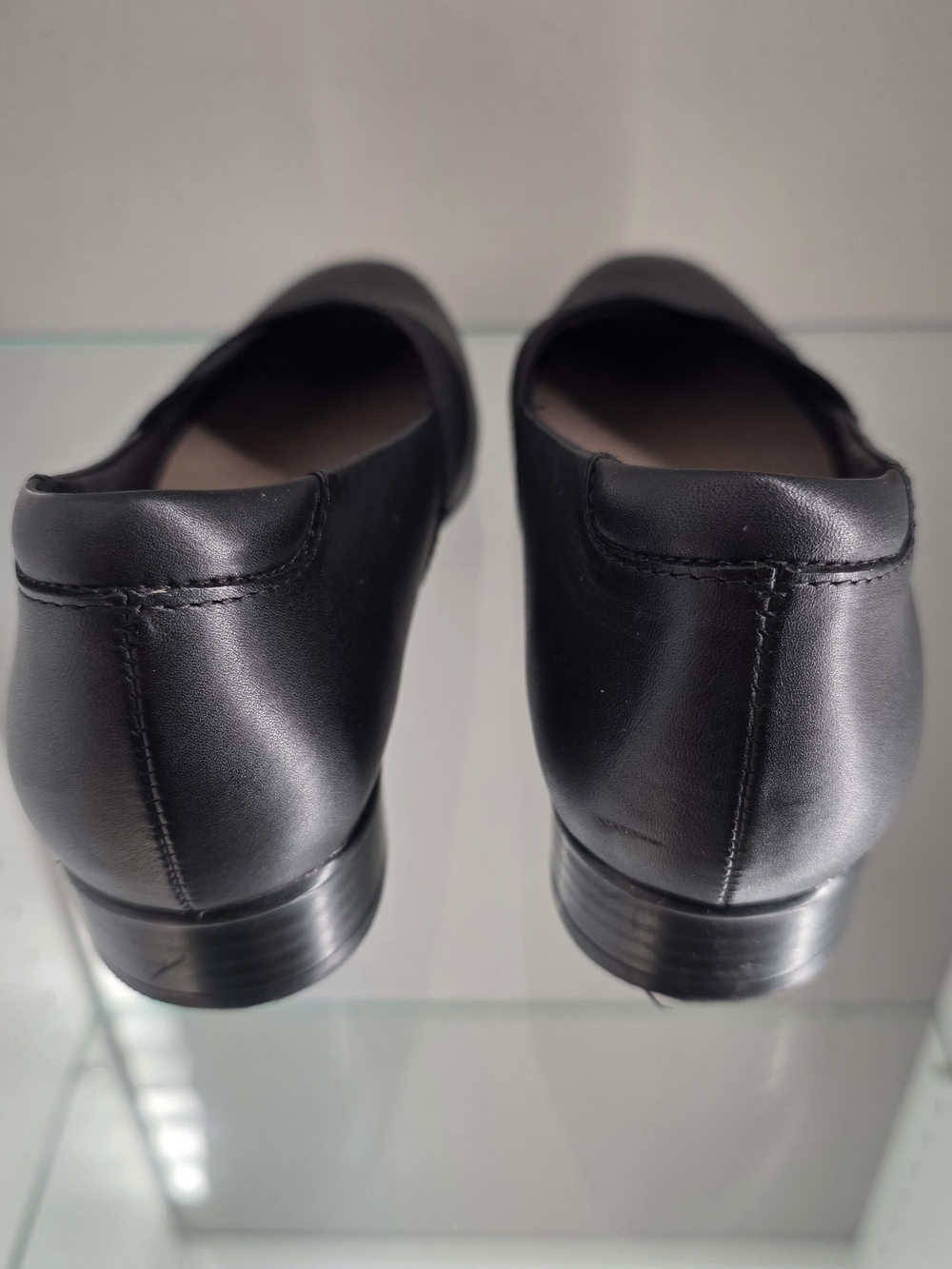 Ckarks Black Slip-On Flats with Cross Elastic Strap Size 7W - Picture 4 of 10